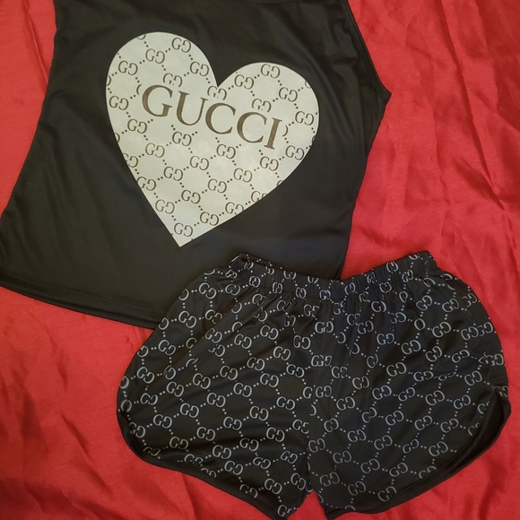 Clothes - Picture 3 of 16